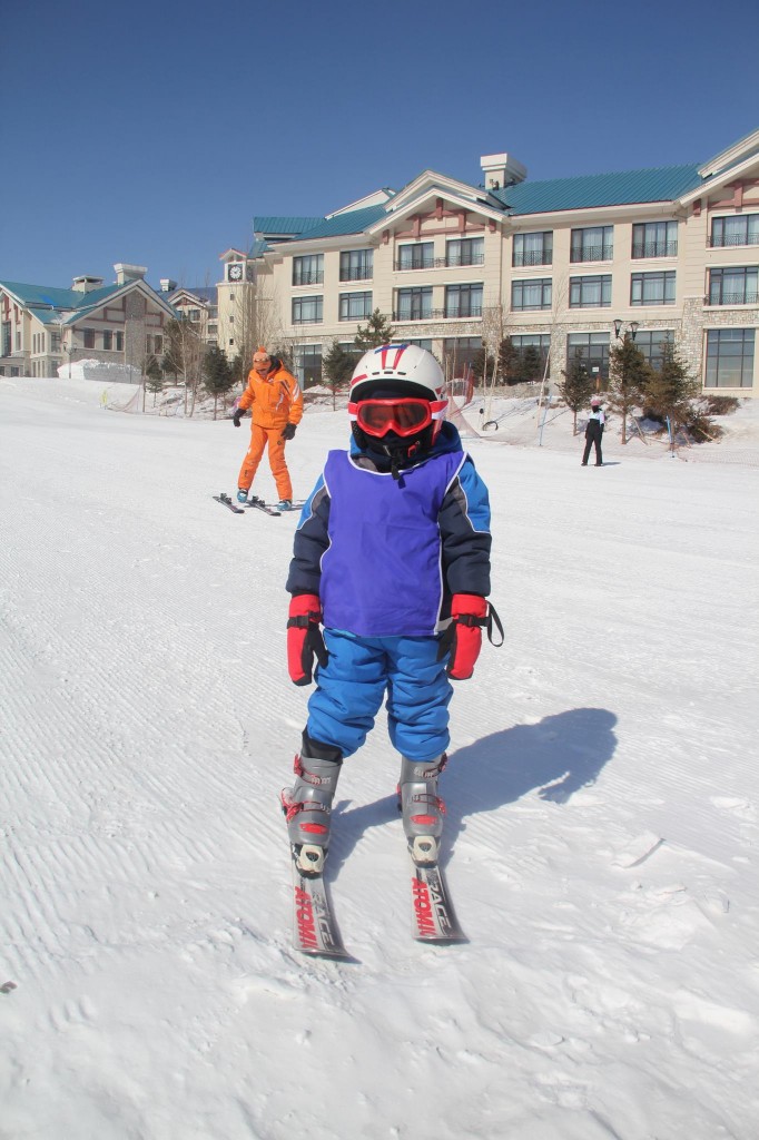 Bub 2 learning to ski with his   Mini Club instructor.