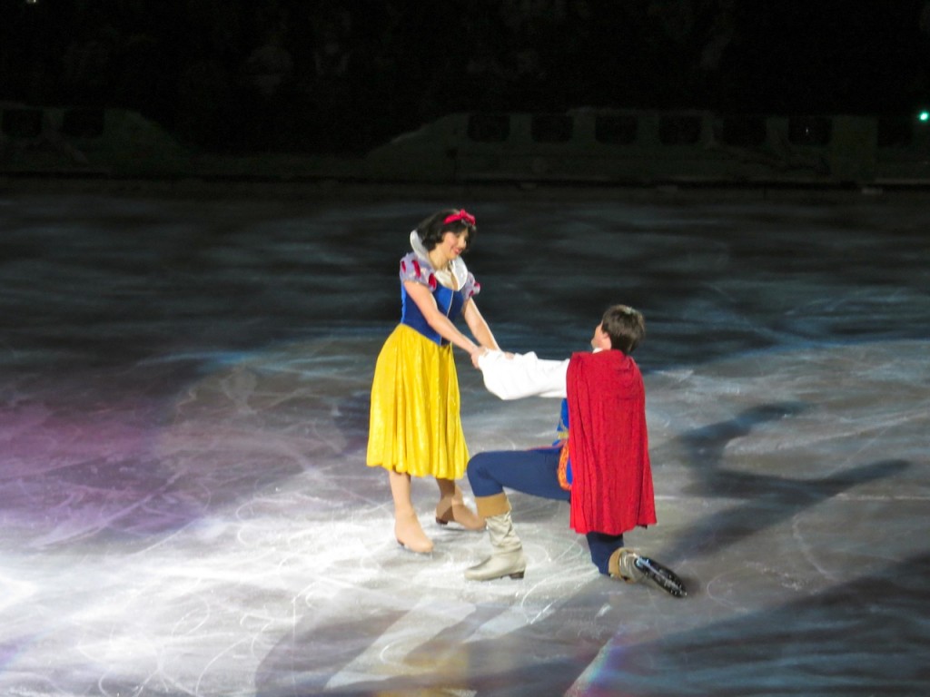 Show White and her prince. Disney on Ice! Princesses and Heroes.